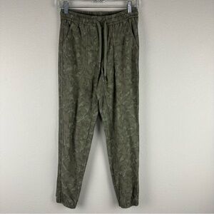 Athleta Green Camo Printed Farallon Joggers Pants Size 0